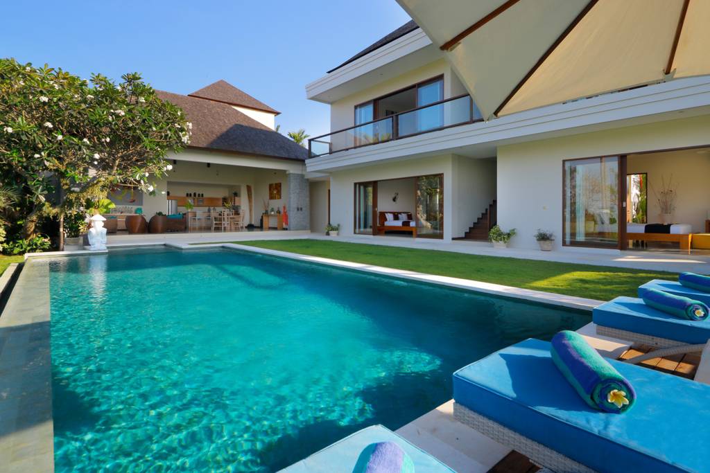 RICE FIELD VIEW 4 BEDROOM VILLA FOR SALE LEASEHOLD IN BATU BOLONG BE-260 